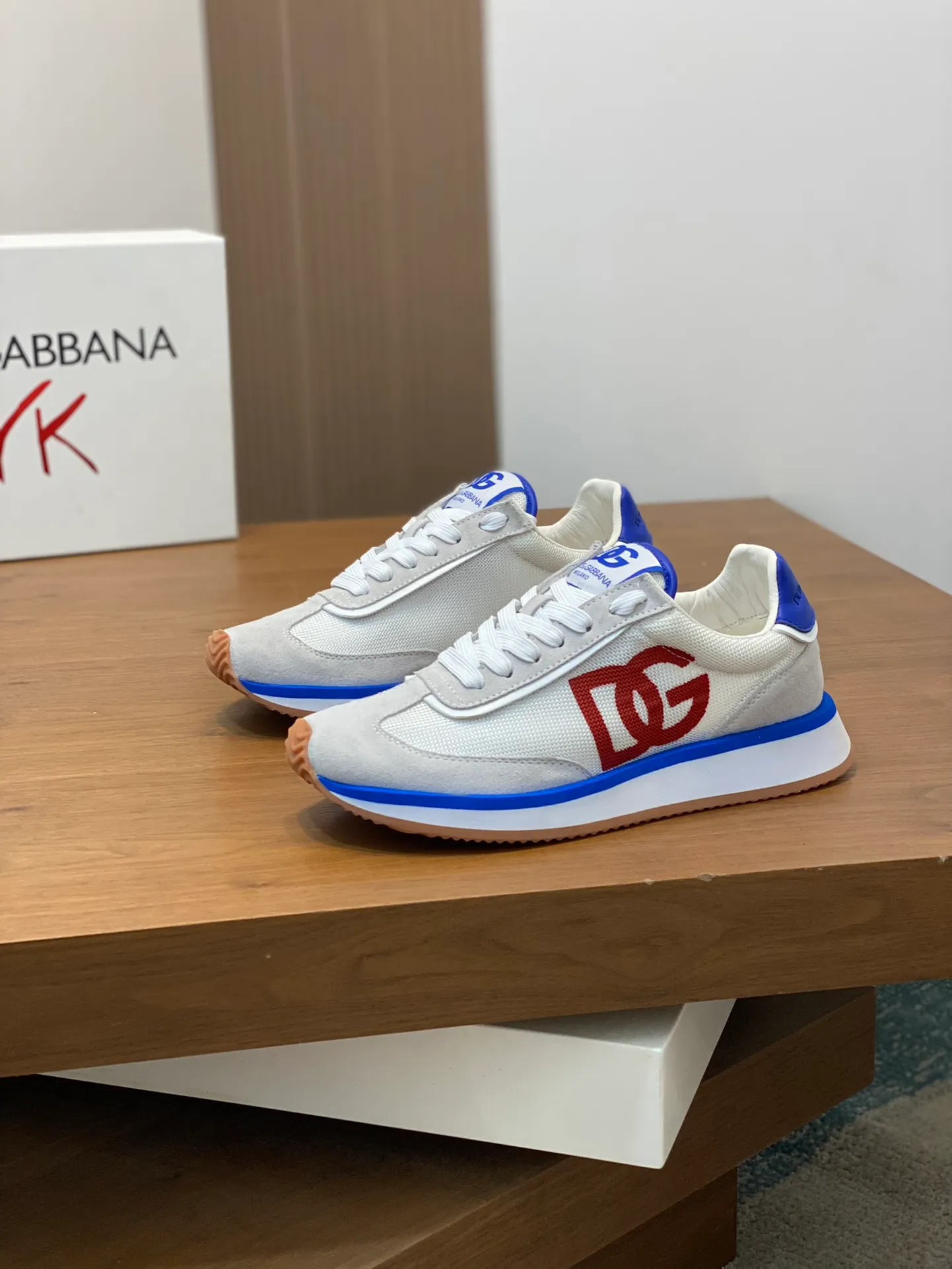 Men's Men's Shoes💰440【New Style】🐝🐝DG••New••Dolce&G*_dgDolce&G*_dgDolce & G*_dg 2024 Early Spring New Men's Lace-up Leather Casual Sports Shoes Made of imported suede cowhide spliced ​​with waterproof fabric, mixed and matched color design, a fashionable and energetic sports shoe that easily meets the needs of modern dressing and highlights the contemporary lifestyle style. The foot is fully lined with cowhide for greater comfort. The tongue and heel are decorated with logos. It is equipped with a rubber outsole. The heel and toe are wrapped to further protect our feet. It is a model worth buying! Size: 39-44 (customized at 38.45)